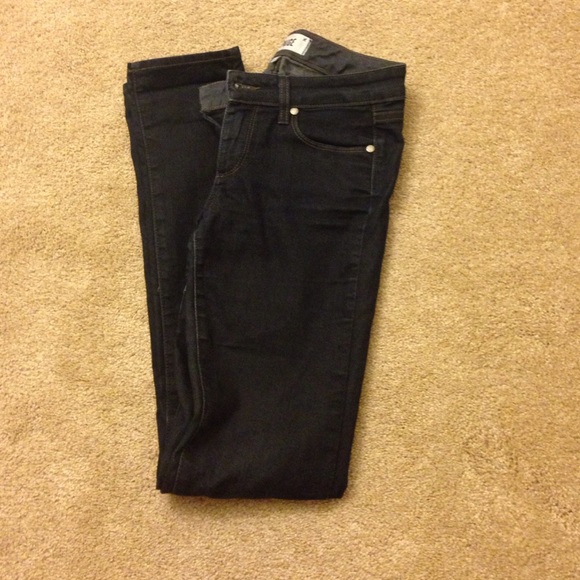Paige Skyline Skinnies in a dark wash