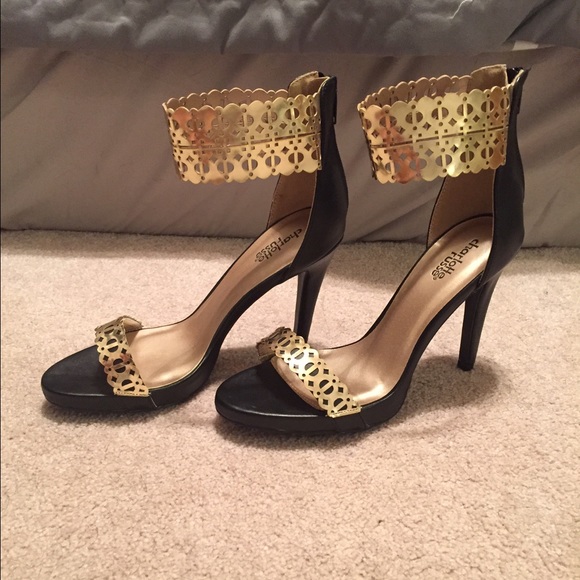 BRAND NEW Charlotte Russe Pumps