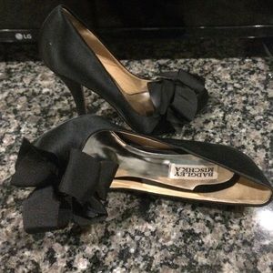 6.5 Badgley Mischka Black Heels with Bow