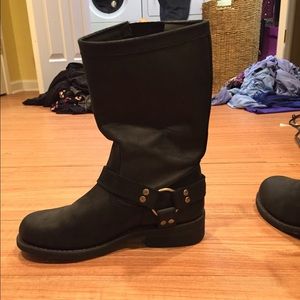 Boots size 8