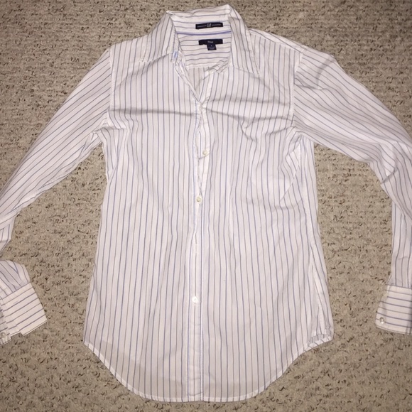 Gap button up