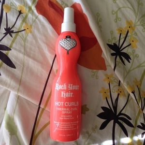 Spray to make curls last
