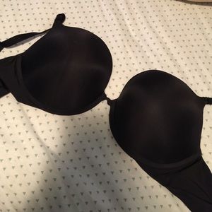 Black Victoria's Secret push up bra. NWOT