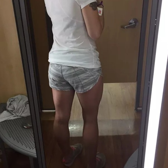 Lululemon run roll down fossil stripe shorts - Picture 4 of 4