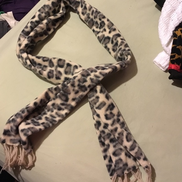 Leopard scarf