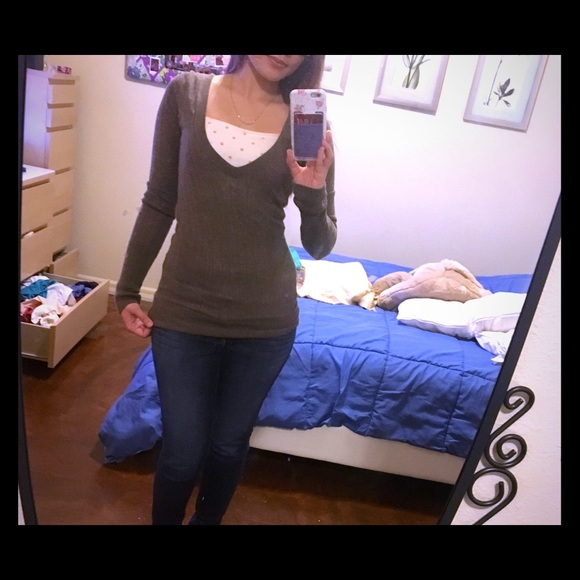Brown Abercrombie and Fitch sweater size small - Picture 1 of 3