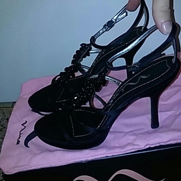 Giovana Heels - Picture 2 of 4