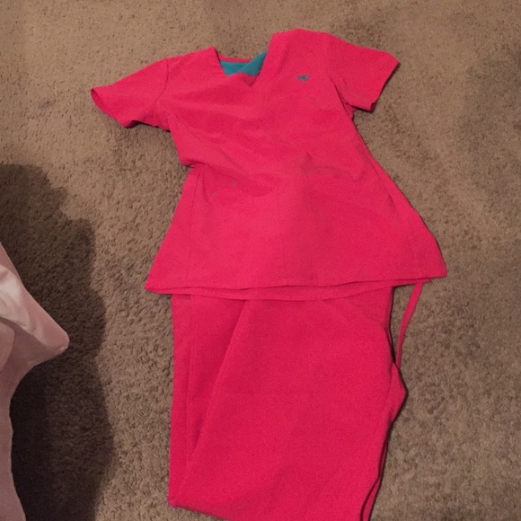 Scrub set