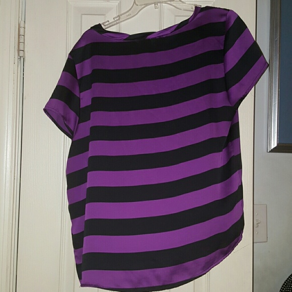Silky purple and black top - Picture 3 of 3