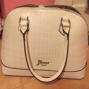 Guess purse👻
