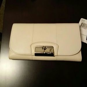 Coach Wallet matches Poppy Collection Bag that I a