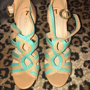 BCBG tan and turquoise sandal heels sz 7