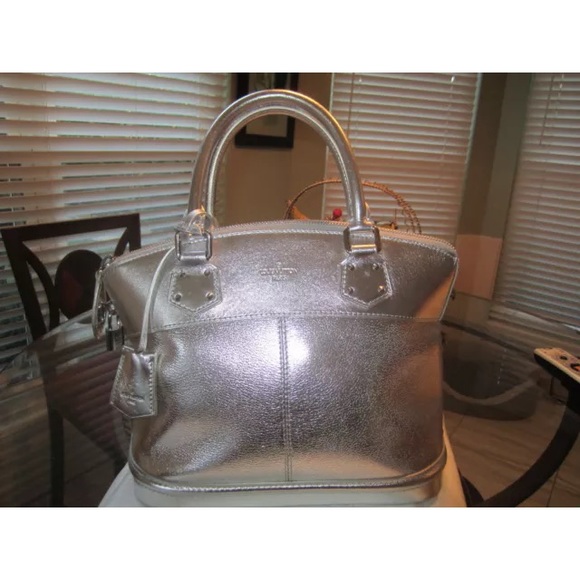 Louis Vuitton Handbags - Louis Vuitton Lockit MM Suhali Argent -Silver