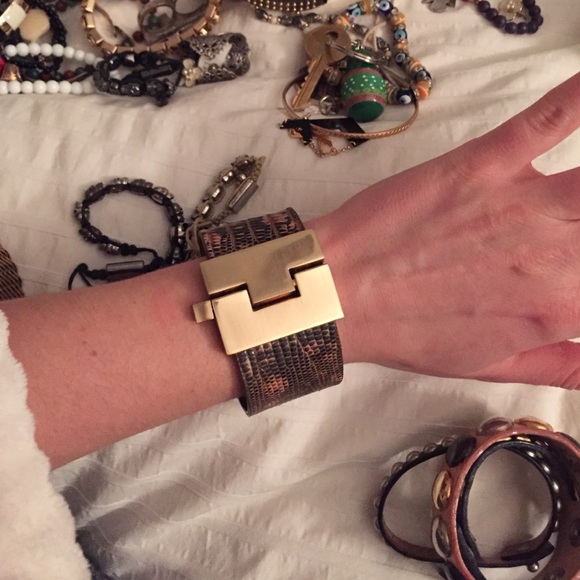 Leighelenat leather/ lizard bracelet
