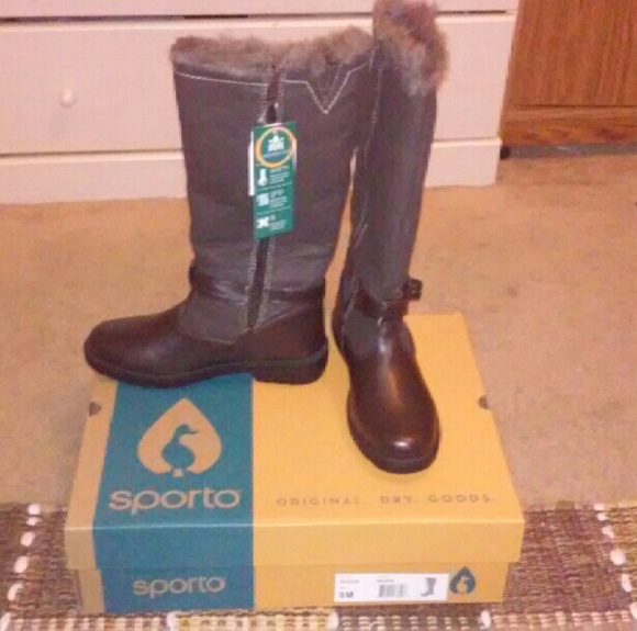 Shoes - NIB fur lined boots