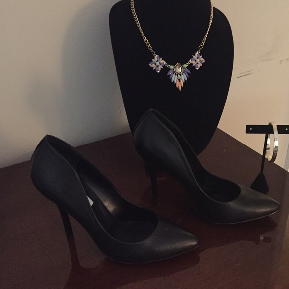 Steve Madden Black Pump