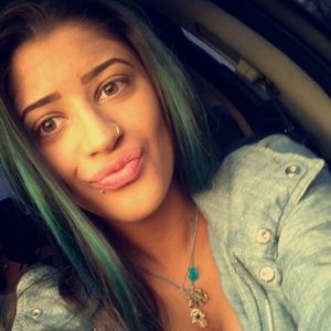 Meet your Posher, Dayniera