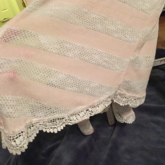 Nwt pink and white knit sweater with open back - Picture 3 of 3