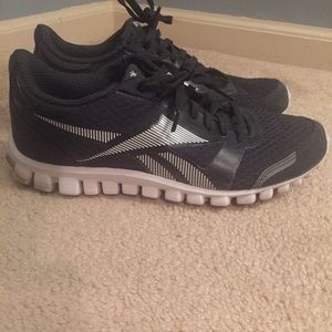 Reebok black women's tennis shoe size 6.5
