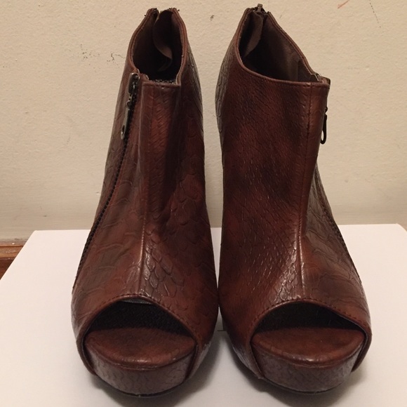 Brown peep toe heels - Picture 2 of 4