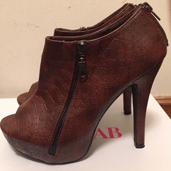 Brown peep toe heels - Picture 3 of 4