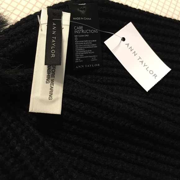 NWT Ann Taylor cable knit scarf - Picture 3 of 4