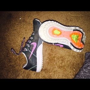running shoes - NIKE