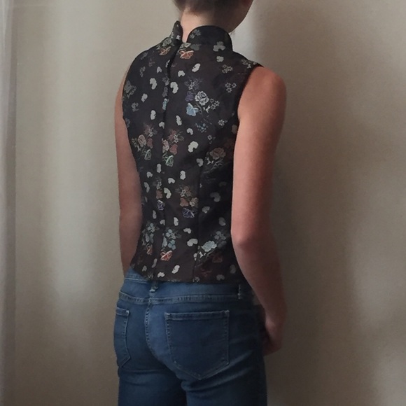 Embroidered Top - Picture 4 of 6