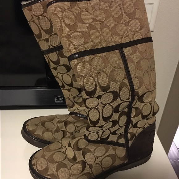 Cute coach boots in amazing condition.