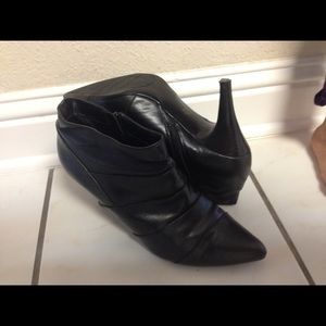 Impo size 9.5 M high healed boots
