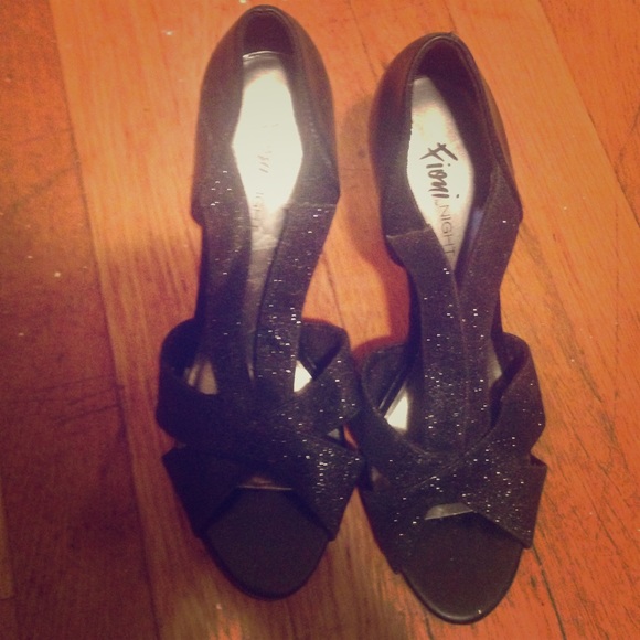 heels - Picture 1 of 3