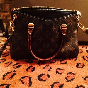 Louis Vuitton Pallas BB Mono Noir