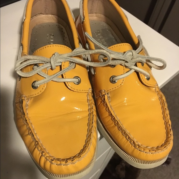 Fun patent sperrys in great condition!