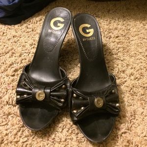Black Guess heels with bow