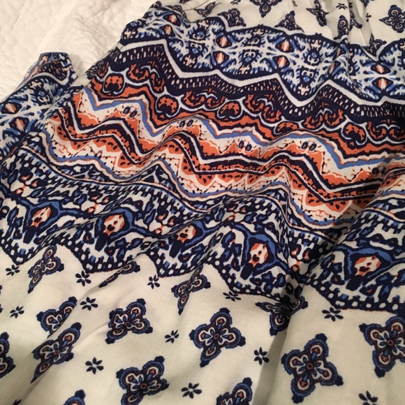 Flowy Patterned Pants - Picture 2 of 3