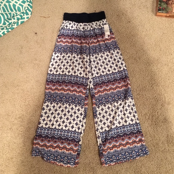 Flowy Patterned Pants - Picture 3 of 3
