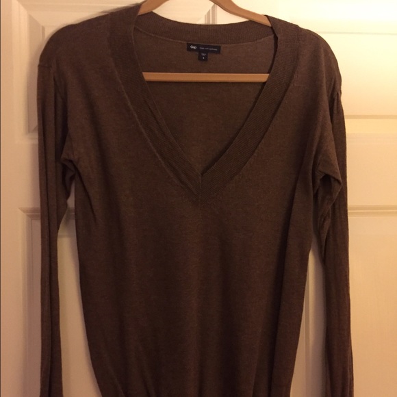 Gap sweater