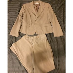 Women's Nine West tan suit