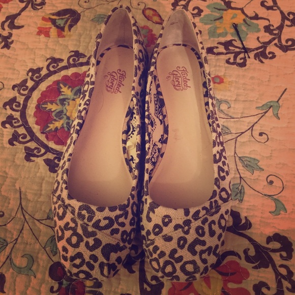 Leopard print flats
