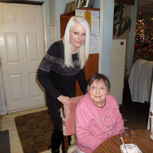 Meet your Posher, Jennifer - Picture 1 of 1