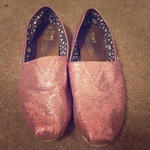 TOMS~ Pink sparkly Toms!