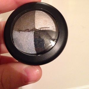 fog and mineralize quad eye shadow.