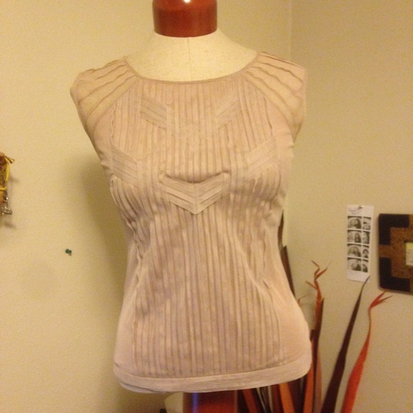 ‼️LAST CHANCE‼️ BCBG MAXAZRIA fashion top - Picture 8 of 8