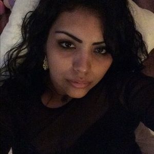 Meet your Posher, Cynthia