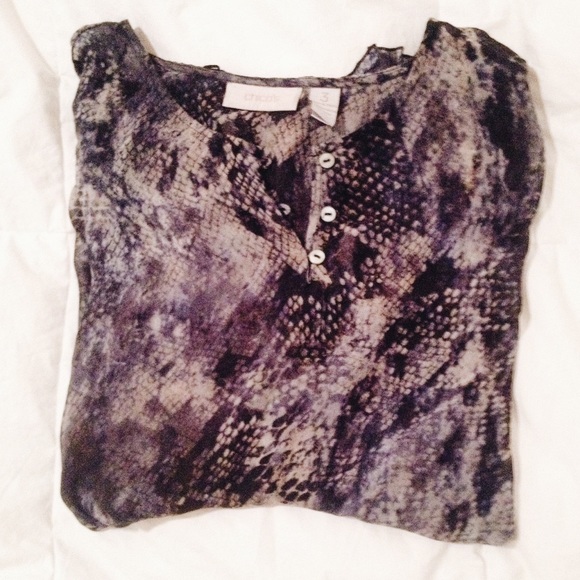 Blouse. - Picture 1 of 2