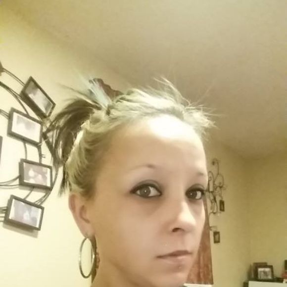 Meet your Posher, Tabitha - Picture 1 of 1