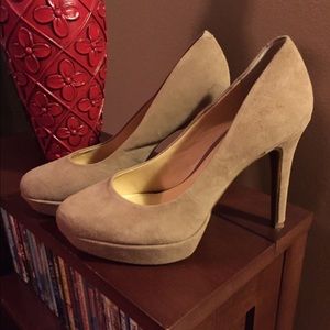Light tan suede heels