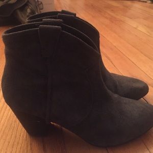 Ash: Jalouse booties in Midnight color
