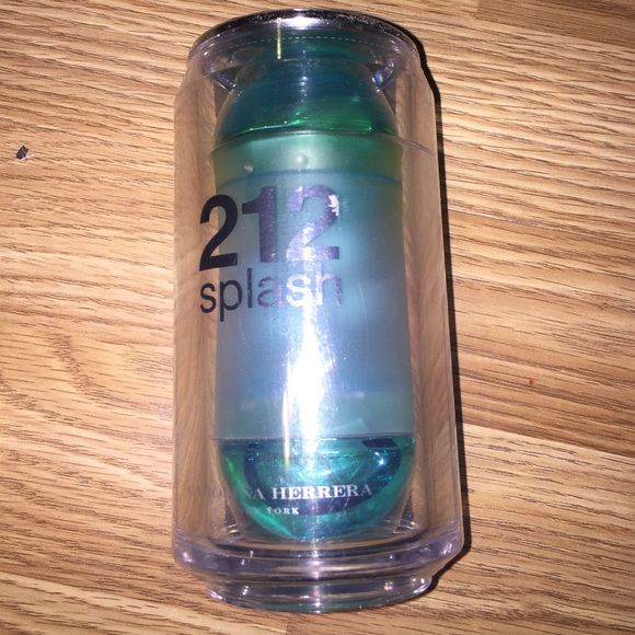 212 Splash size 2oz Carolina Herrera