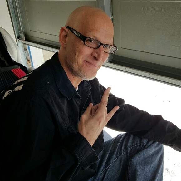 Meet your Posher, Tiffany - Picture 2 of 4